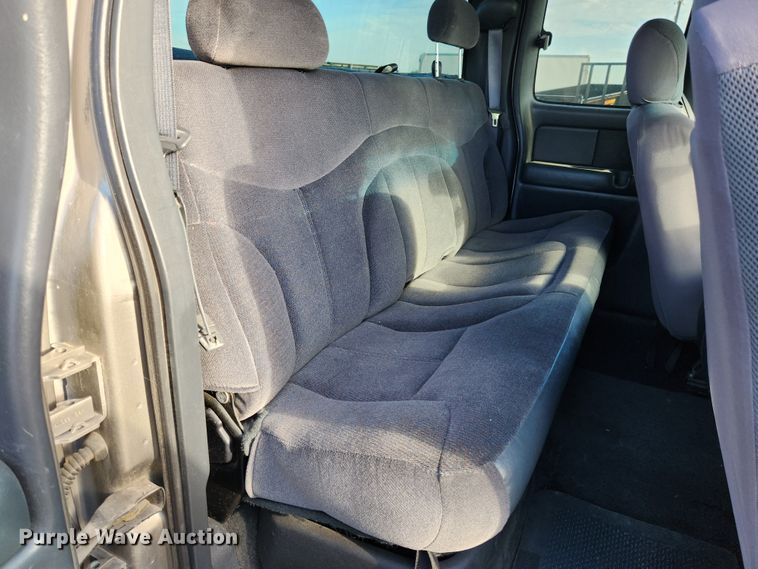 image for item MK9348 2001 GMC Sierra 1500  Ext. Cab pickup truck