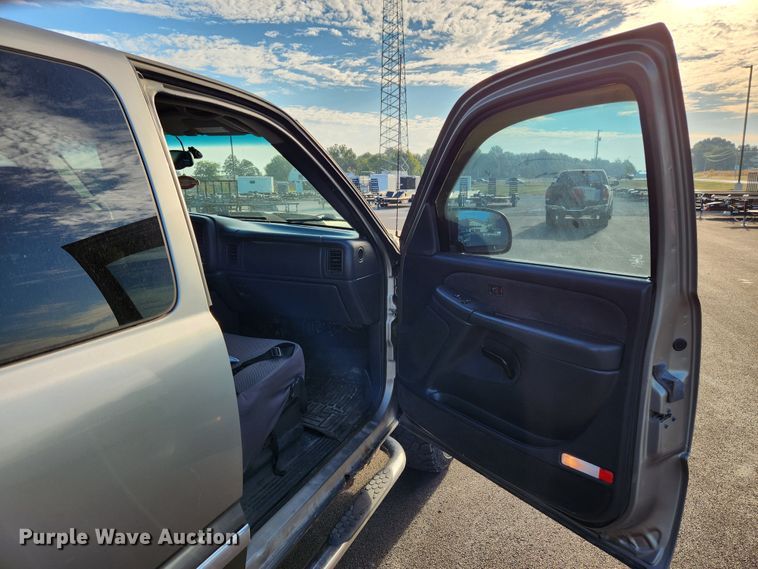 image for item MK9348 2001 GMC Sierra 1500  Ext. Cab pickup truck