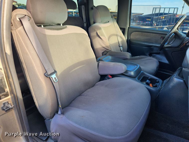 image for item MK9348 2001 GMC Sierra 1500  Ext. Cab pickup truck