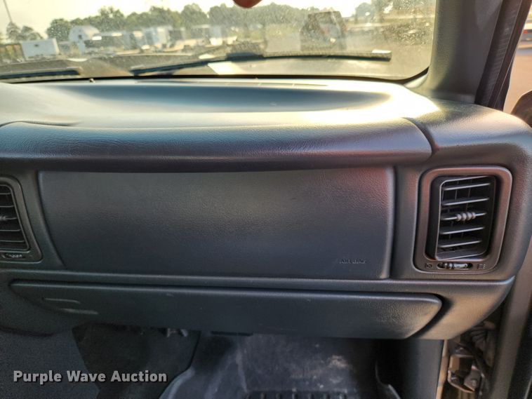 image for item MK9348 2001 GMC Sierra 1500  Ext. Cab pickup truck