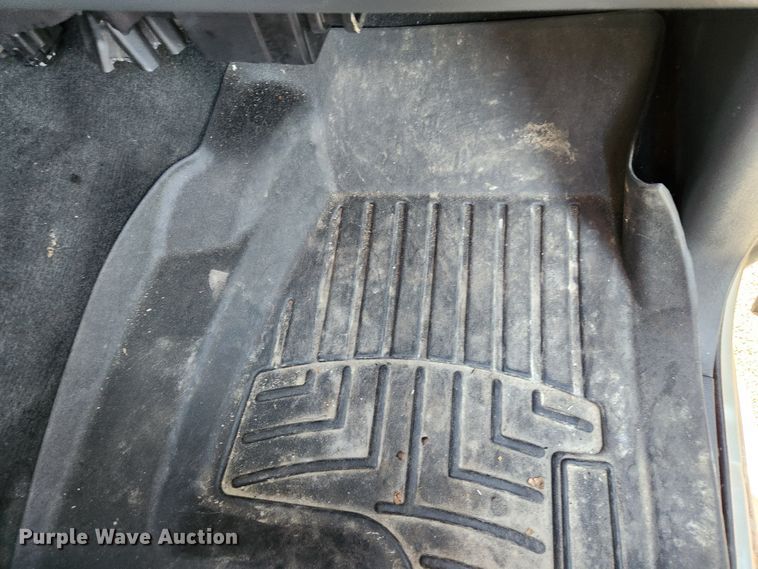 image for item MK9348 2001 GMC Sierra 1500  Ext. Cab pickup truck