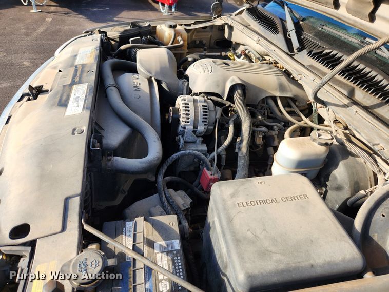 image for item MK9348 2001 GMC Sierra 1500  Ext. Cab pickup truck