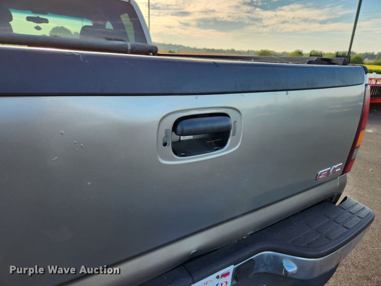 image for item MK9348 2001 GMC Sierra 1500  Ext. Cab pickup truck