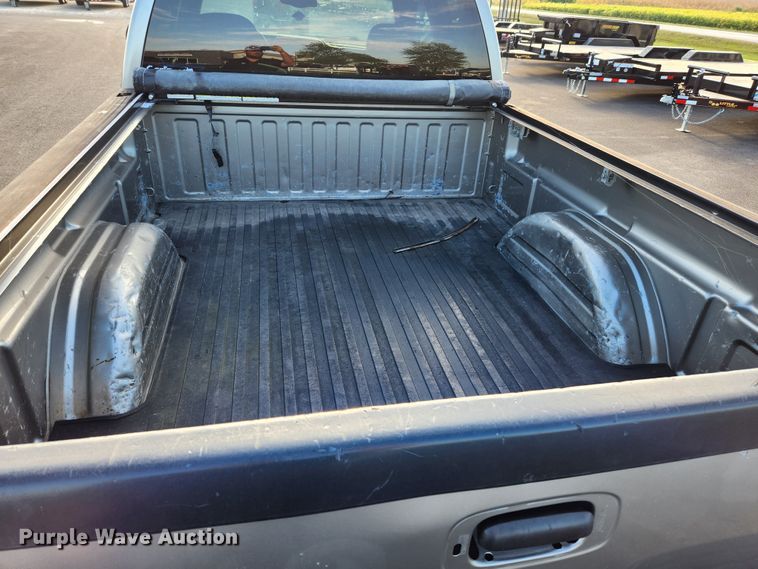 image for item MK9348 2001 GMC Sierra 1500  Ext. Cab pickup truck