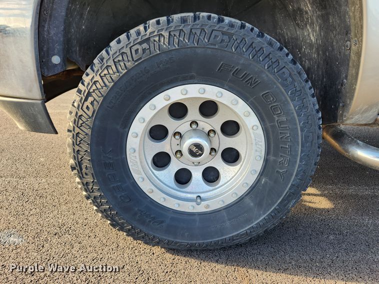 image for item MK9348 2001 GMC Sierra 1500  Ext. Cab pickup truck