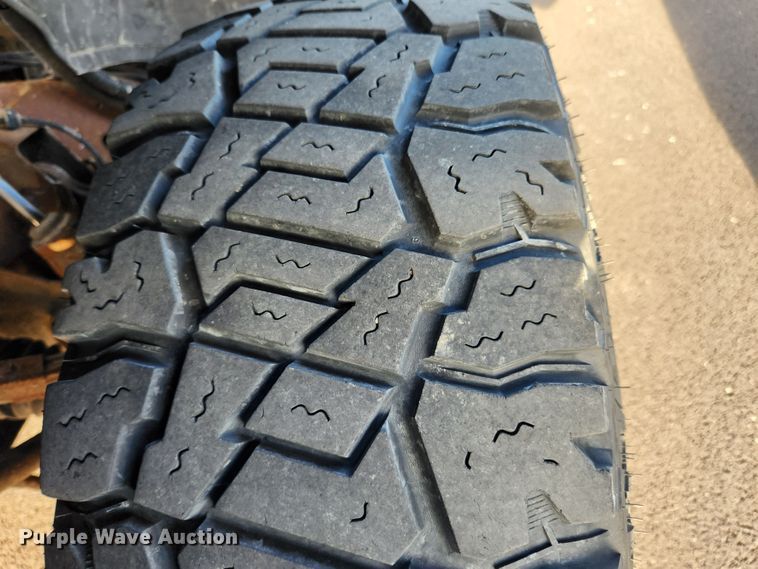 image for item MK9348 2001 GMC Sierra 1500  Ext. Cab pickup truck