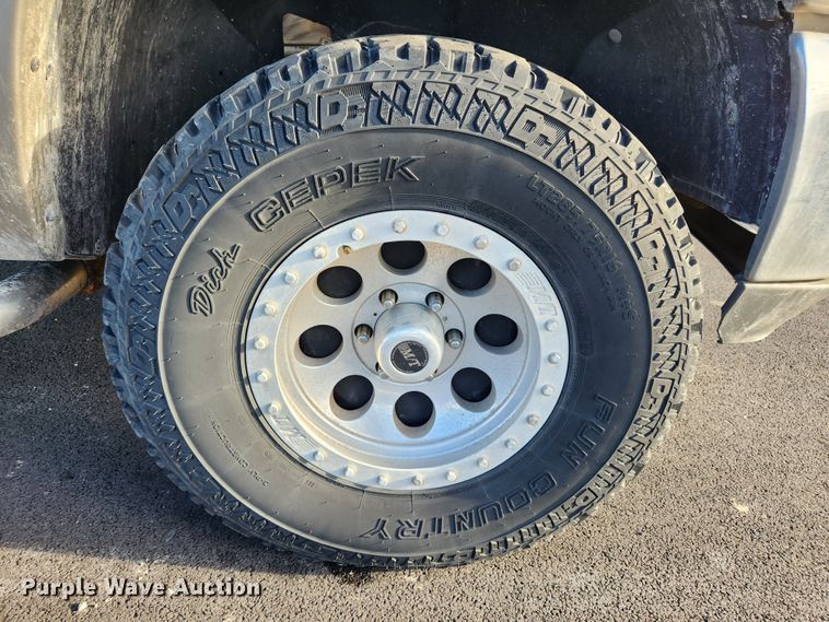 image for item MK9348 2001 GMC Sierra 1500  Ext. Cab pickup truck