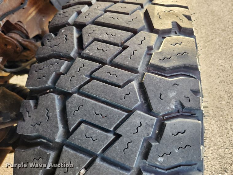 image for item MK9348 2001 GMC Sierra 1500  Ext. Cab pickup truck