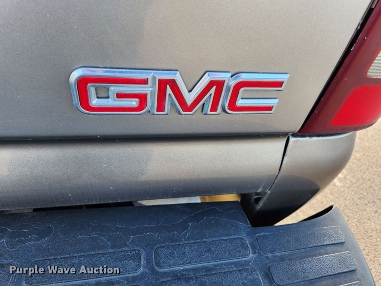 image for item MK9348 2001 GMC Sierra 1500  Ext. Cab pickup truck