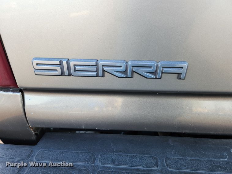 image for item MK9348 2001 GMC Sierra 1500  Ext. Cab pickup truck