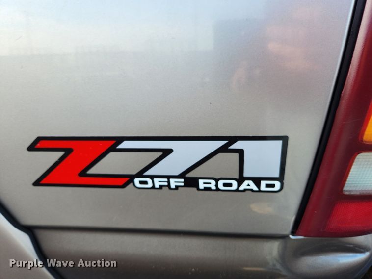 image for item MK9348 2001 GMC Sierra 1500  Ext. Cab pickup truck