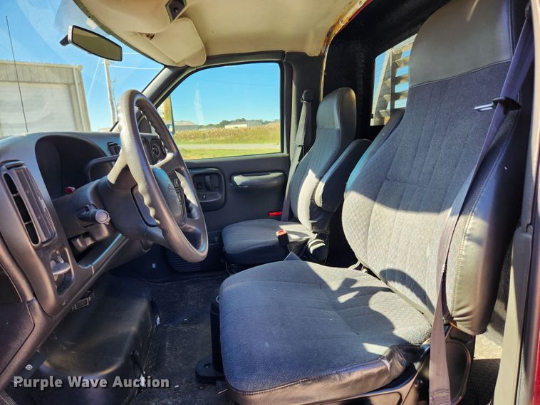 image for item MK9380 2008 Chevrolet C4500  flatbed truck