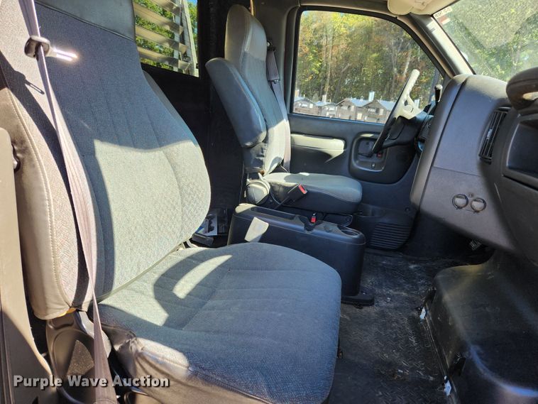 image for item MK9380 2008 Chevrolet C4500  flatbed truck