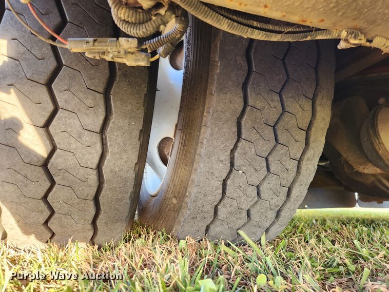 image for item MK9446 2007 Gillig G29E102R2  coach bus