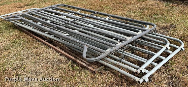 image for item MN9340 Approximately 7 livestock panels