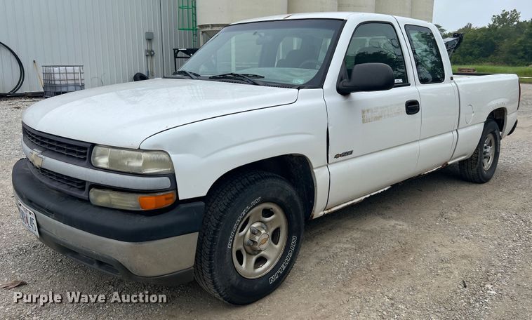 image for item MR9859 2002 Chevrolet Silverado  1500  Ext. Cab pickup truck