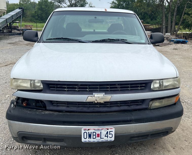 image for item MR9859 2002 Chevrolet Silverado  1500  Ext. Cab pickup truck