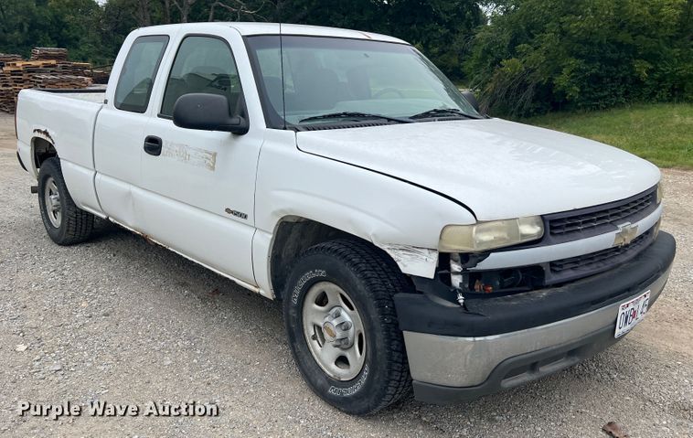 image for item MR9859 2002 Chevrolet Silverado  1500  Ext. Cab pickup truck