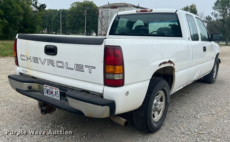 image for item MR9859 2002 Chevrolet Silverado  1500  Ext. Cab pickup truck