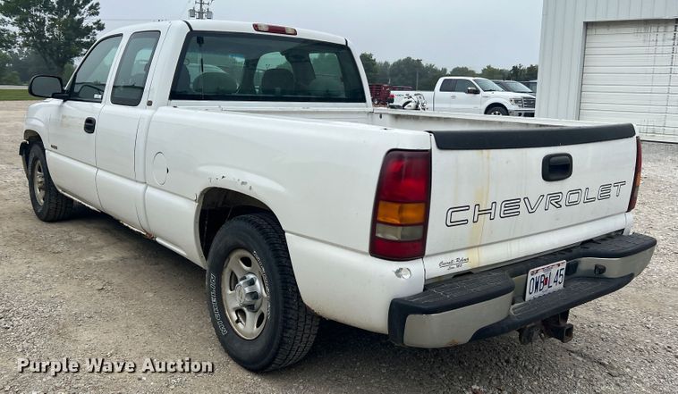 image for item MR9859 2002 Chevrolet Silverado  1500  Ext. Cab pickup truck