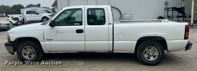 image for item MR9859 2002 Chevrolet Silverado  1500  Ext. Cab pickup truck