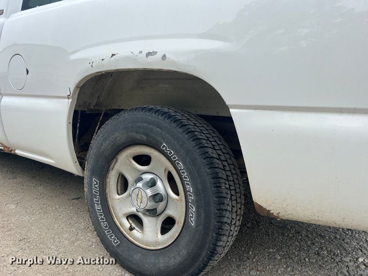 image for item MR9859 2002 Chevrolet Silverado  1500  Ext. Cab pickup truck