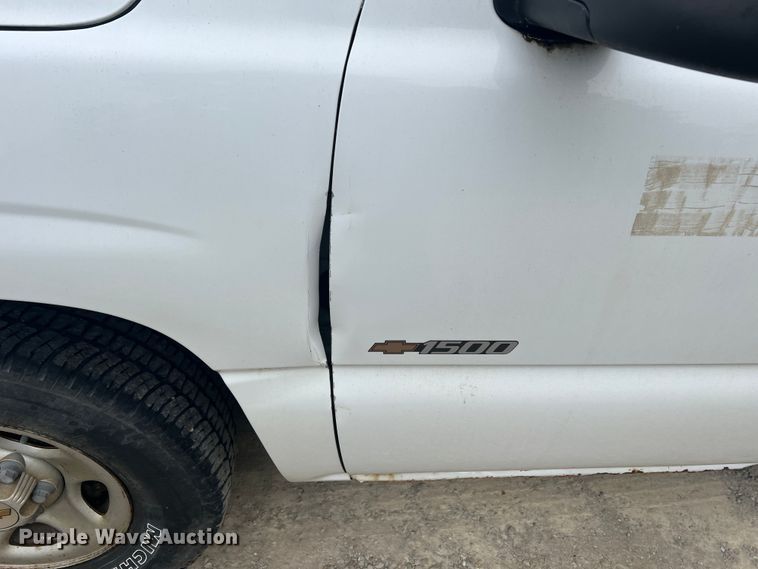 image for item MR9859 2002 Chevrolet Silverado  1500  Ext. Cab pickup truck