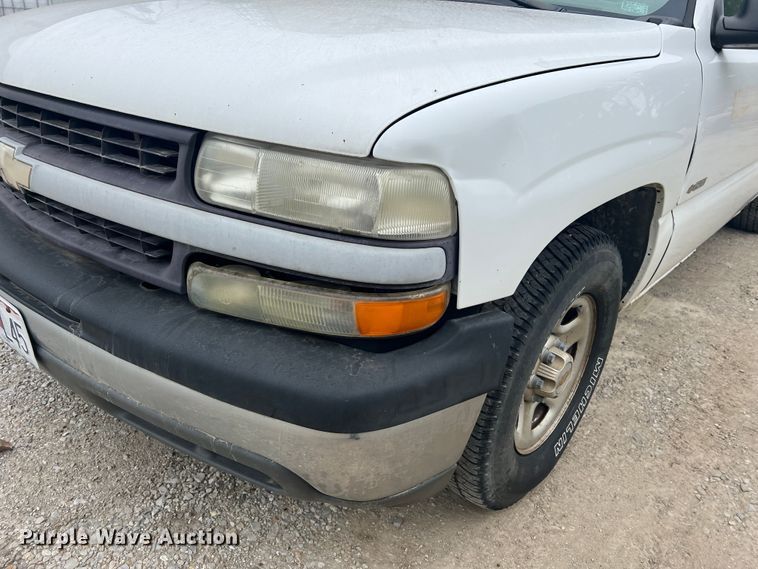 image for item MR9859 2002 Chevrolet Silverado  1500  Ext. Cab pickup truck