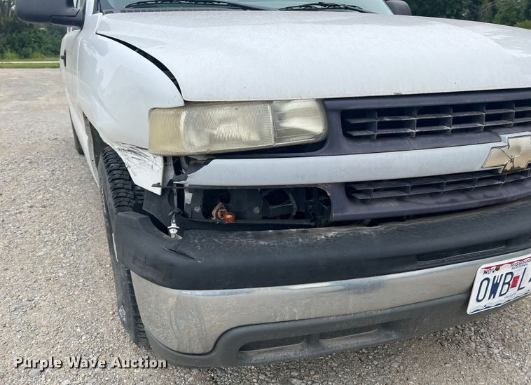 image for item MR9859 2002 Chevrolet Silverado  1500  Ext. Cab pickup truck