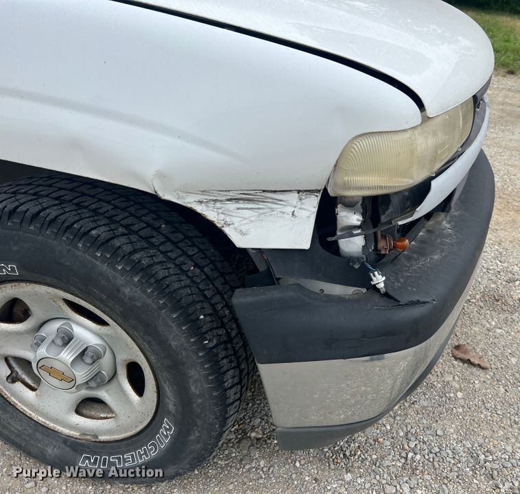 image for item MR9859 2002 Chevrolet Silverado  1500  Ext. Cab pickup truck