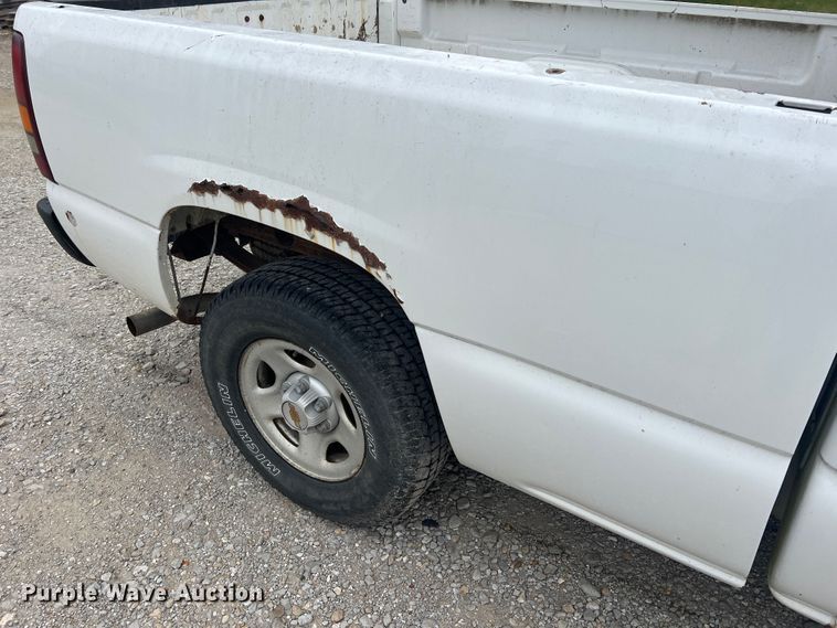 image for item MR9859 2002 Chevrolet Silverado  1500  Ext. Cab pickup truck