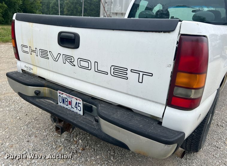 image for item MR9859 2002 Chevrolet Silverado  1500  Ext. Cab pickup truck