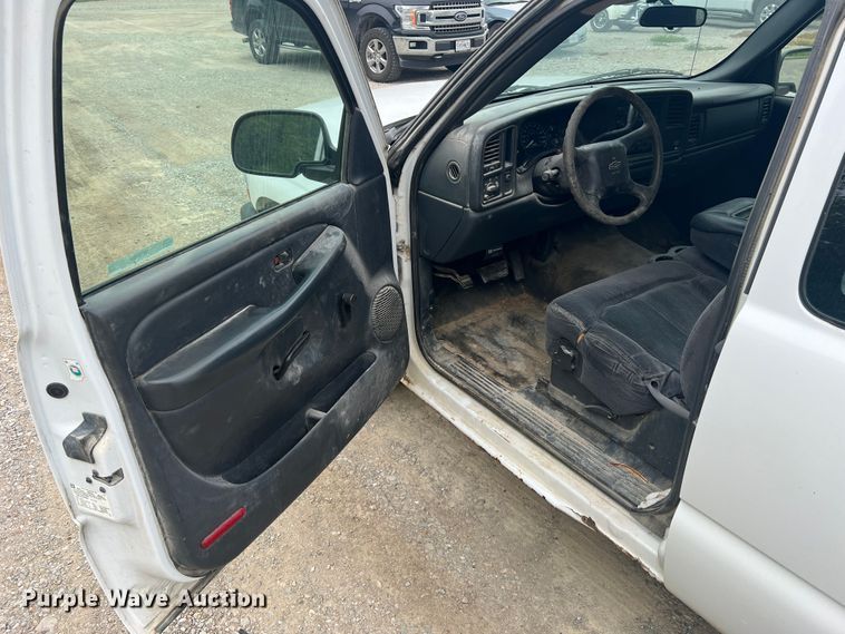 image for item MR9859 2002 Chevrolet Silverado  1500  Ext. Cab pickup truck