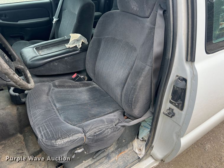 image for item MR9859 2002 Chevrolet Silverado  1500  Ext. Cab pickup truck