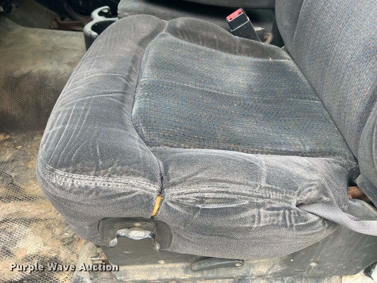 image for item MR9859 2002 Chevrolet Silverado  1500  Ext. Cab pickup truck