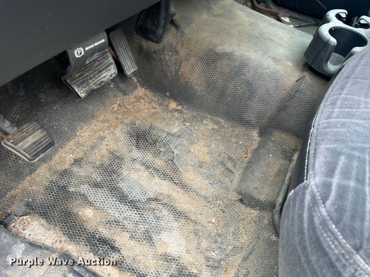 image for item MR9859 2002 Chevrolet Silverado  1500  Ext. Cab pickup truck