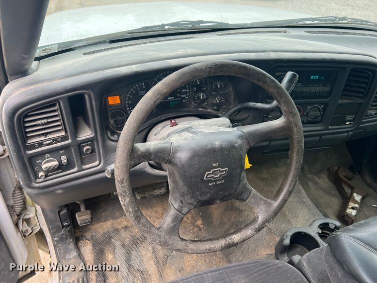 image for item MR9859 2002 Chevrolet Silverado  1500  Ext. Cab pickup truck