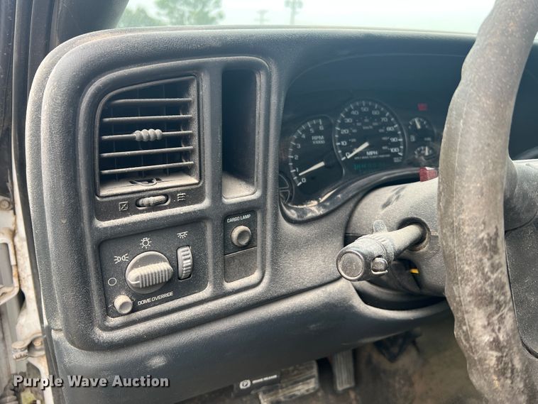 image for item MR9859 2002 Chevrolet Silverado  1500  Ext. Cab pickup truck