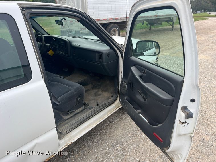 image for item MR9859 2002 Chevrolet Silverado  1500  Ext. Cab pickup truck