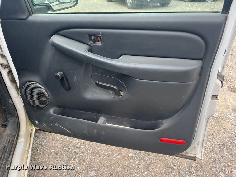 image for item MR9859 2002 Chevrolet Silverado  1500  Ext. Cab pickup truck