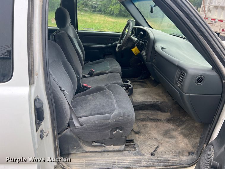 image for item MR9859 2002 Chevrolet Silverado  1500  Ext. Cab pickup truck