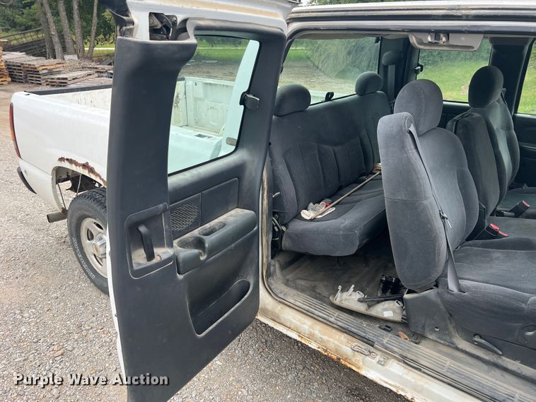 image for item MR9859 2002 Chevrolet Silverado  1500  Ext. Cab pickup truck