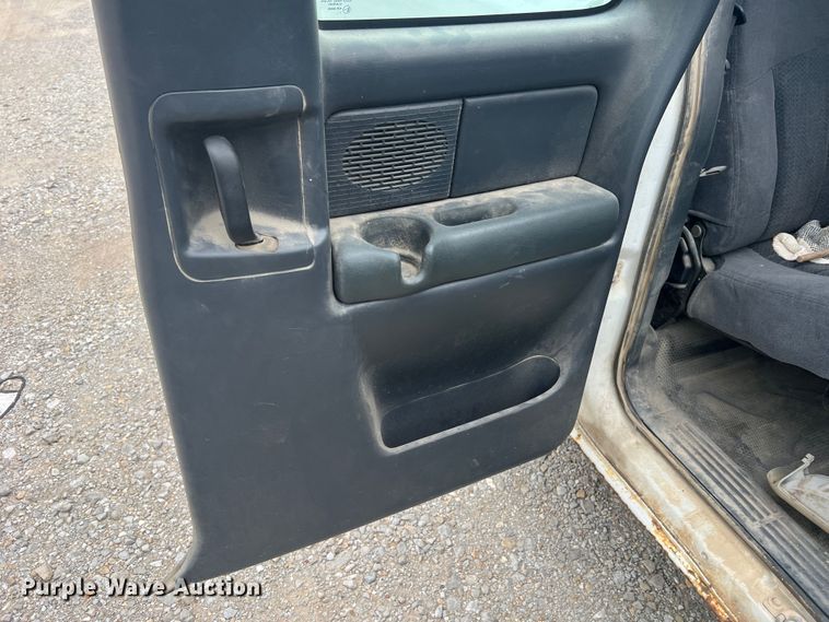 image for item MR9859 2002 Chevrolet Silverado  1500  Ext. Cab pickup truck