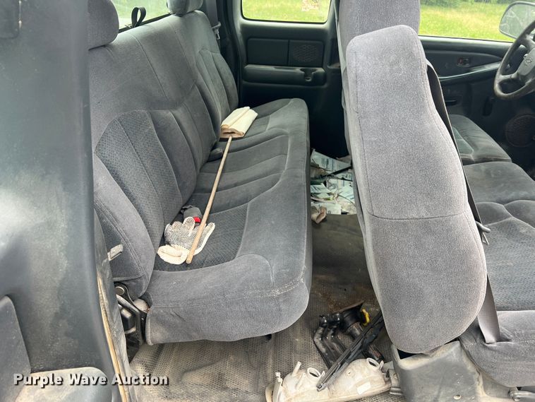 image for item MR9859 2002 Chevrolet Silverado  1500  Ext. Cab pickup truck