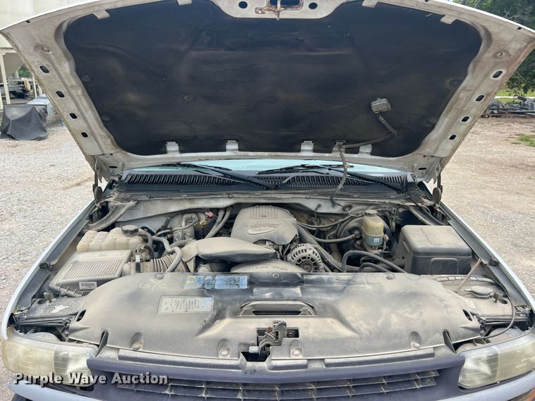 image for item MR9859 2002 Chevrolet Silverado  1500  Ext. Cab pickup truck