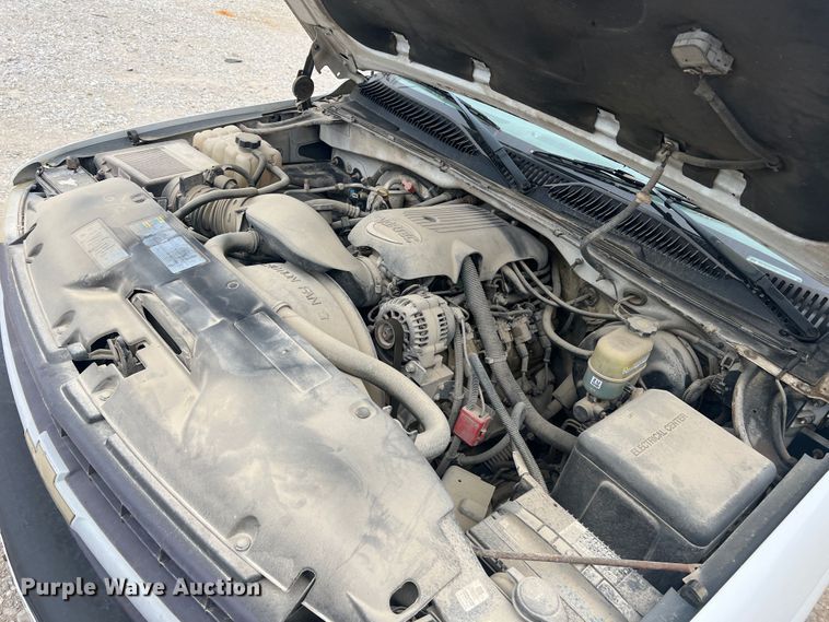 image for item MR9859 2002 Chevrolet Silverado  1500  Ext. Cab pickup truck