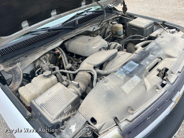 image for item MR9859 2002 Chevrolet Silverado  1500  Ext. Cab pickup truck