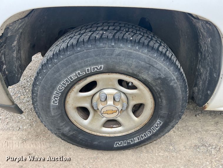 image for item MR9859 2002 Chevrolet Silverado  1500  Ext. Cab pickup truck