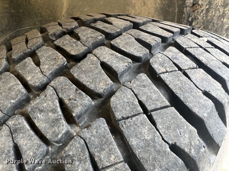 image for item MR9859 2002 Chevrolet Silverado  1500  Ext. Cab pickup truck