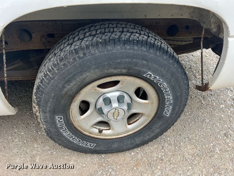 image for item MR9859 2002 Chevrolet Silverado  1500  Ext. Cab pickup truck